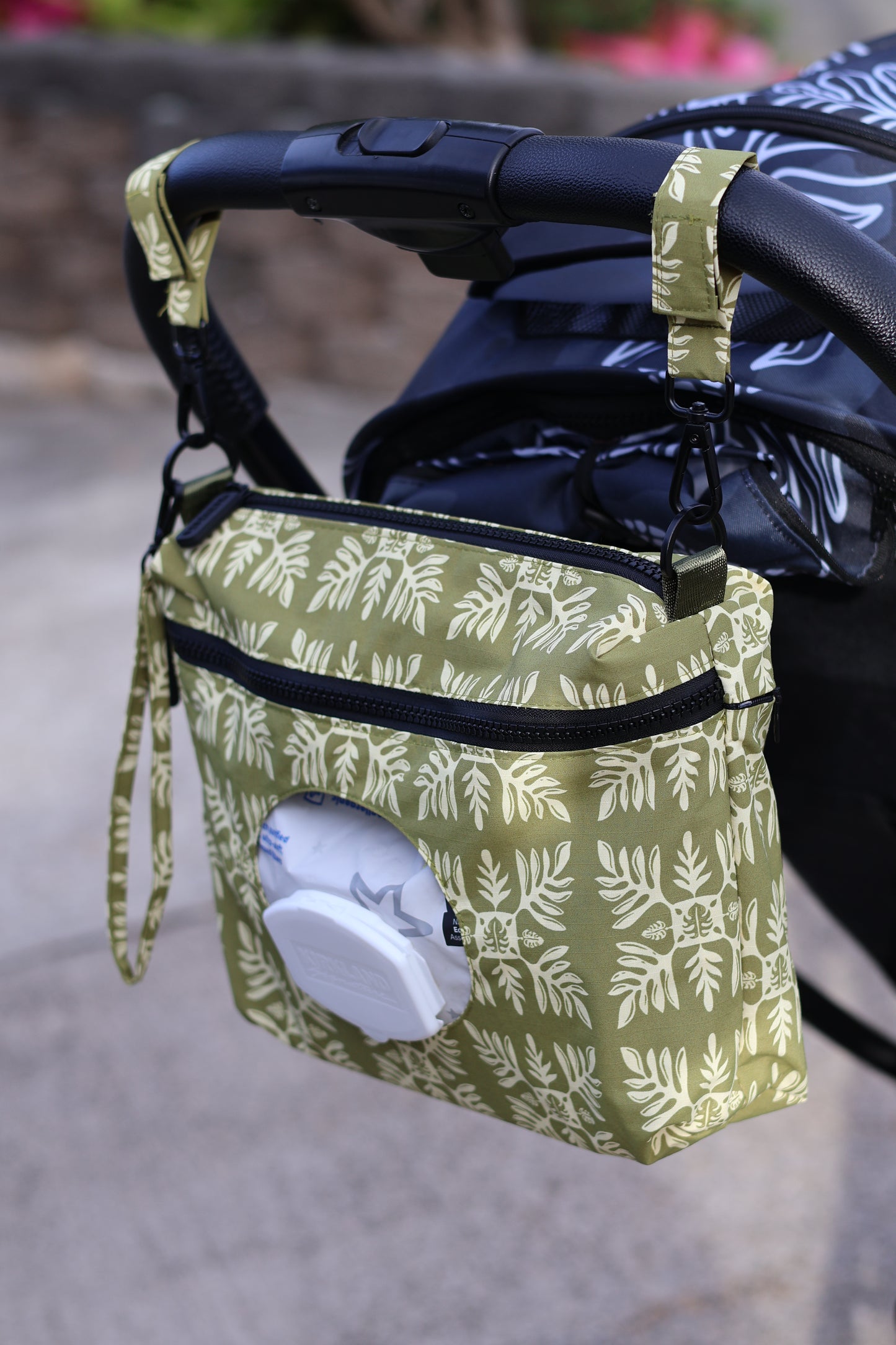 Green Marnztera Quilt Toiletry Clutch
