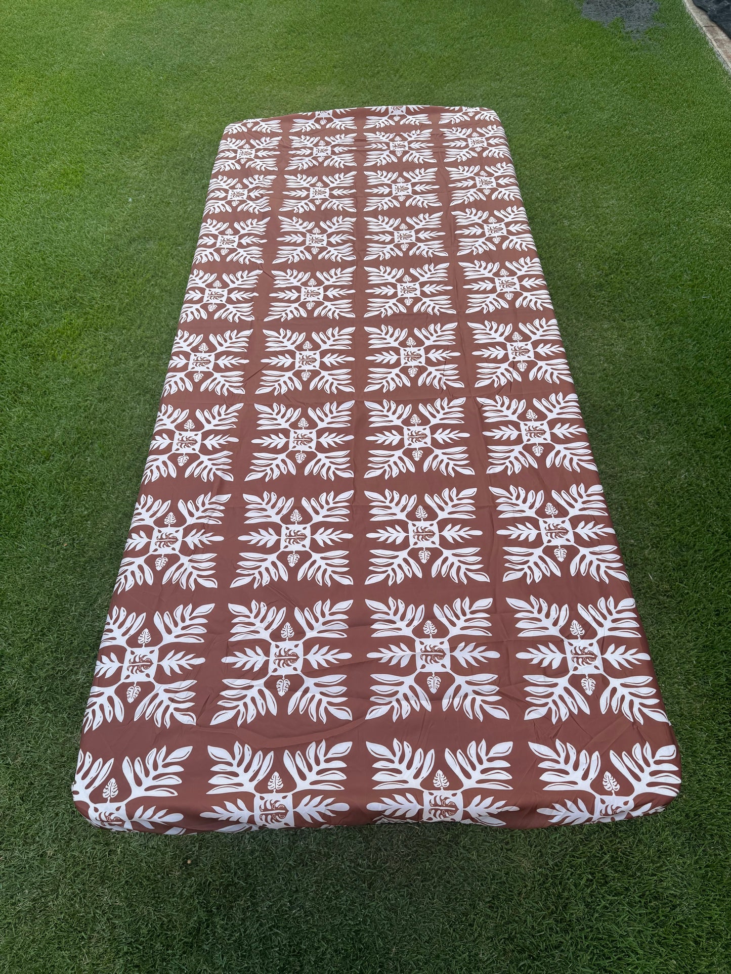 Brown Marnztera Quilt Fitted Table Cover