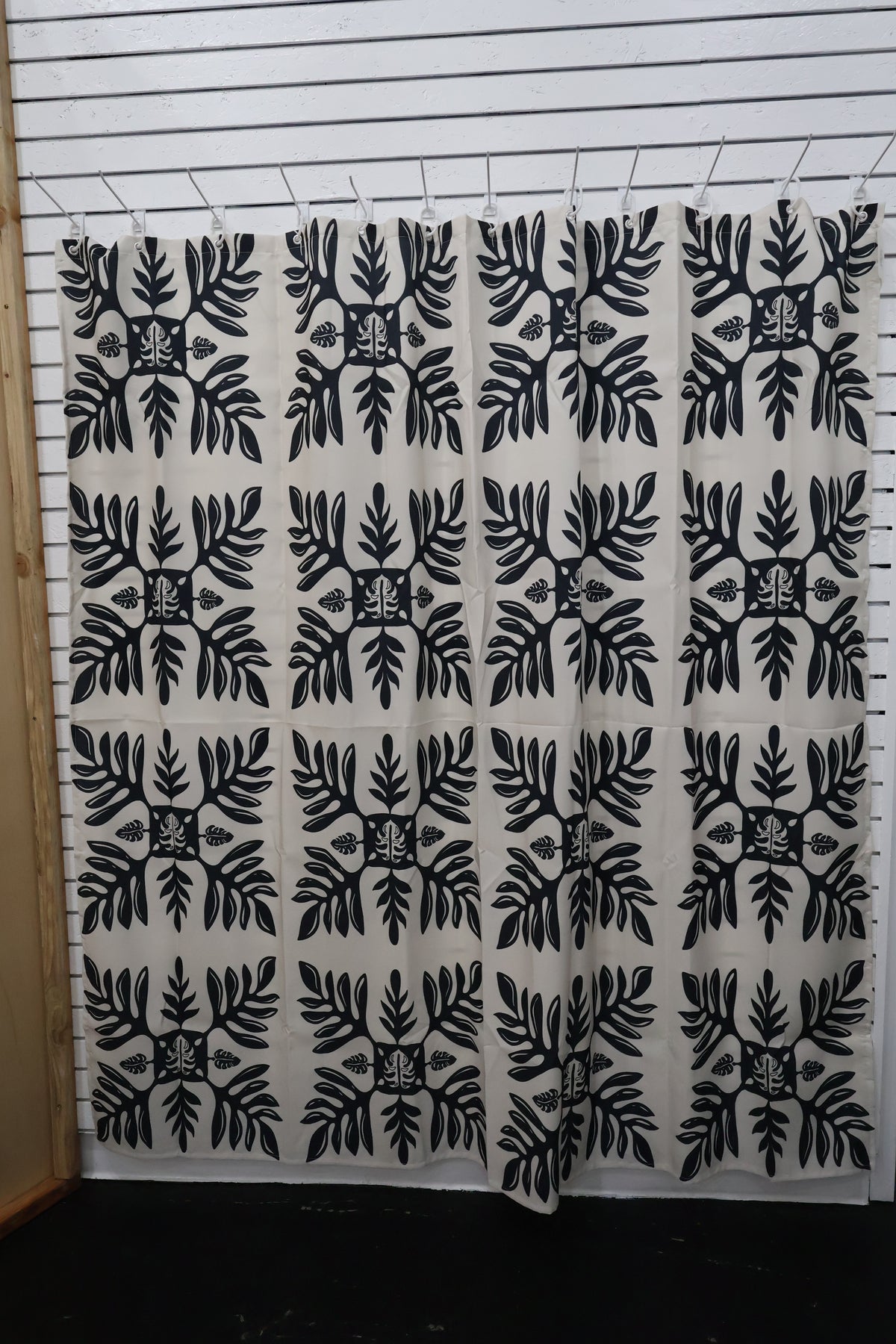 White Quilt Bath