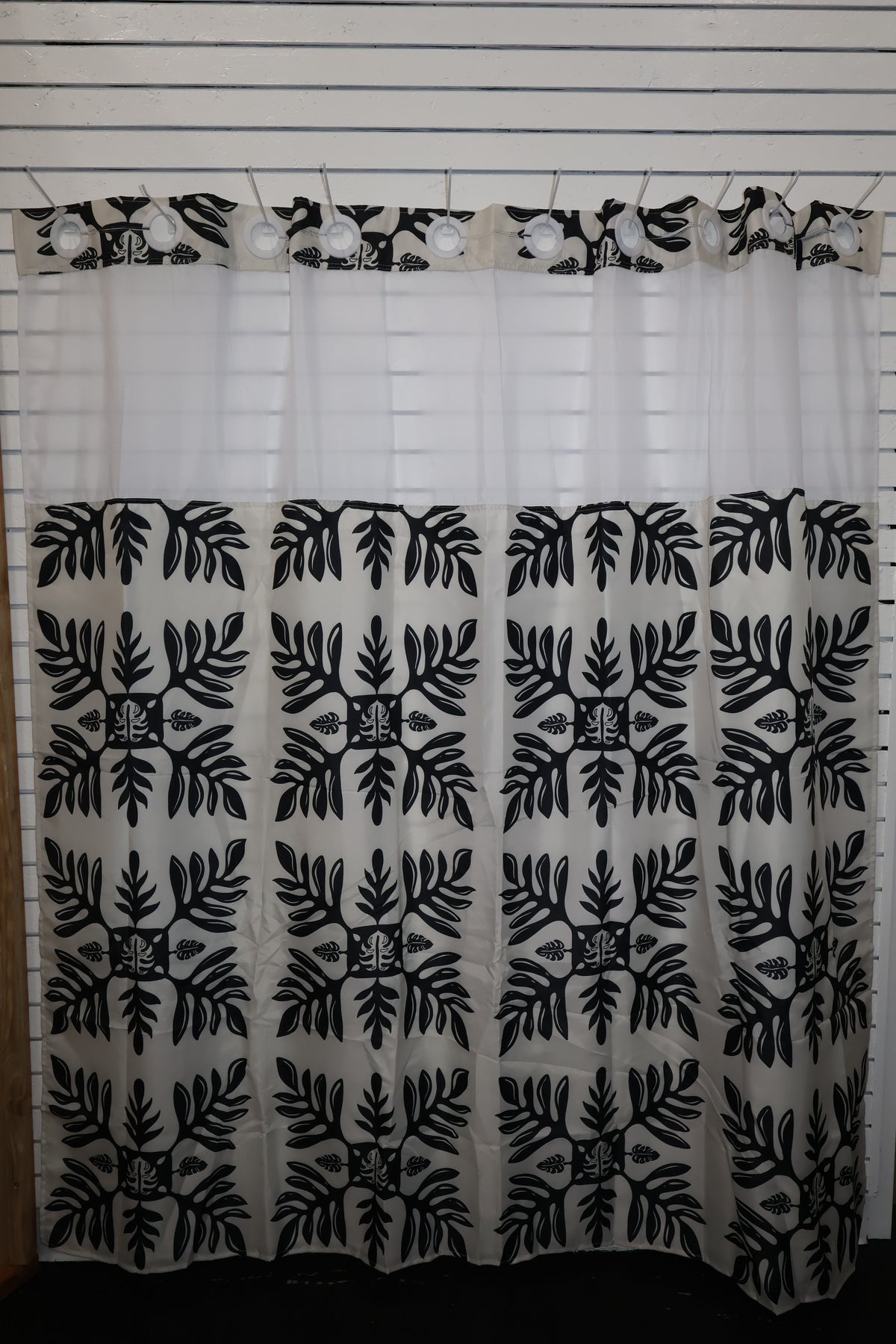 White Quilt Bath