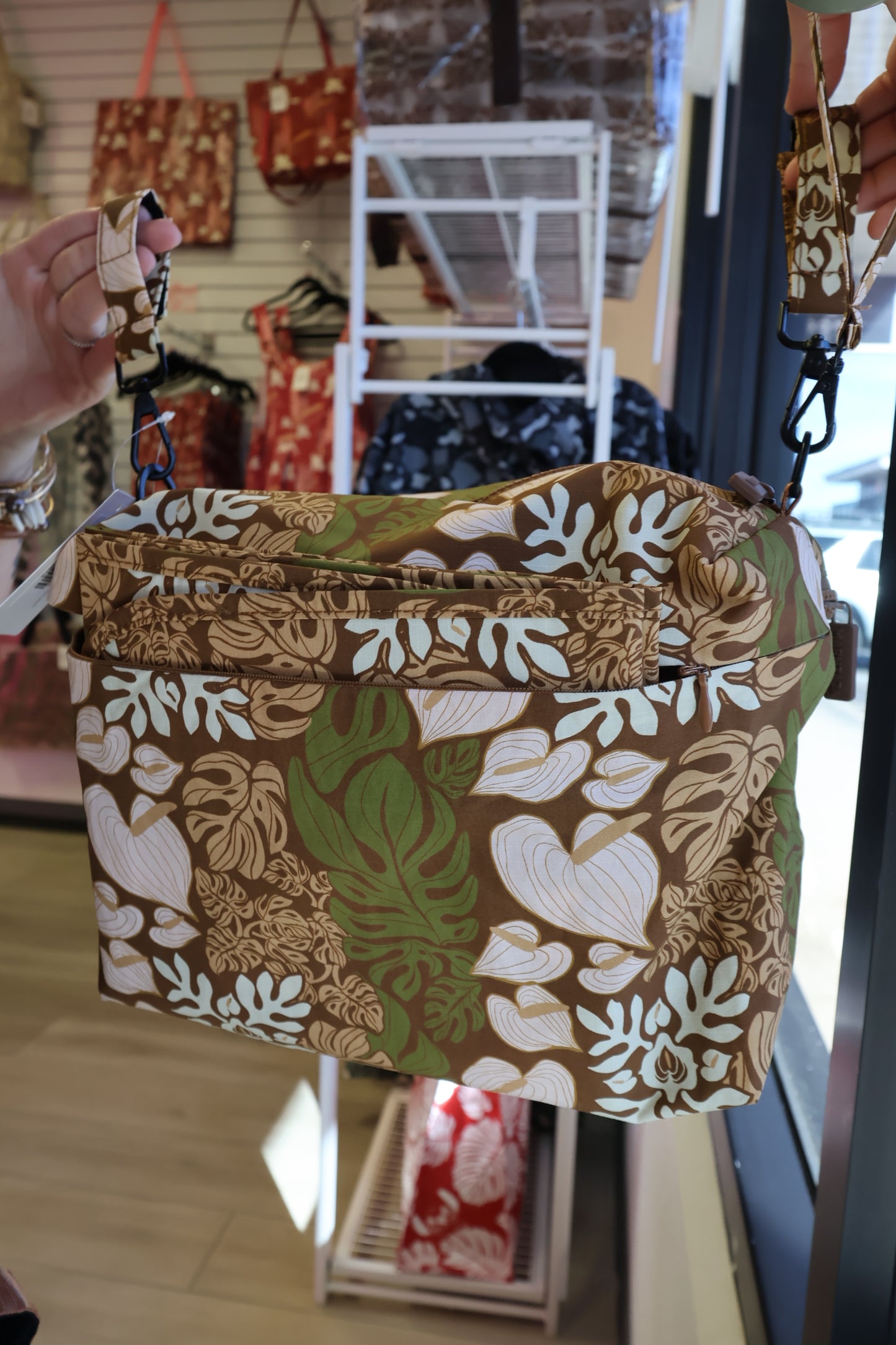Re-Z Kuiki Brown Toiletry Clutch